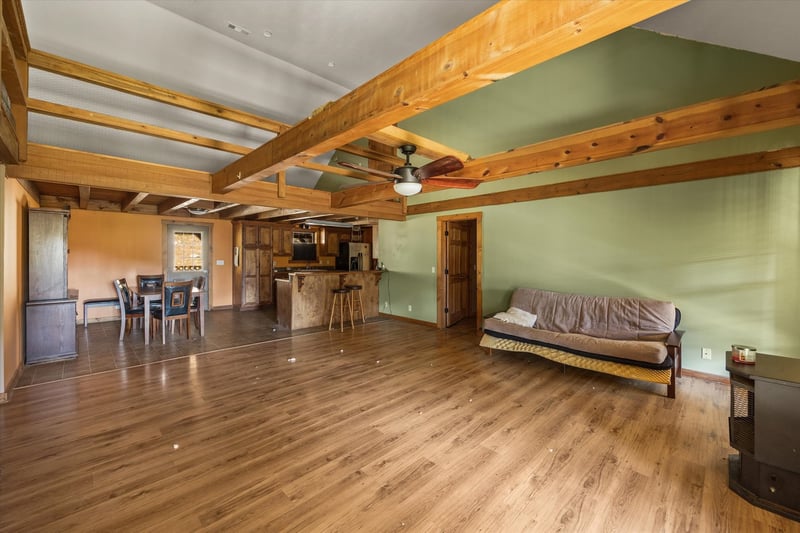 275 Harris Hollow Rd, Pleasant Shade, TN 37145