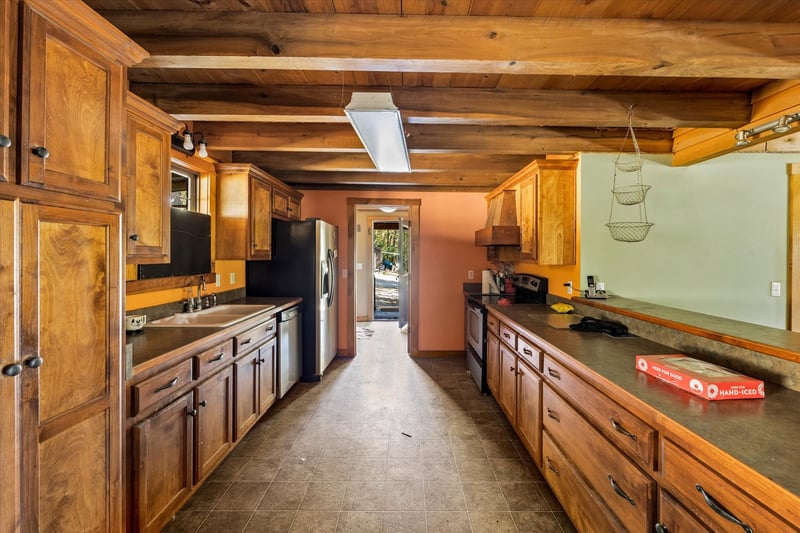 275 Harris Hollow Rd, Pleasant Shade, TN 37145