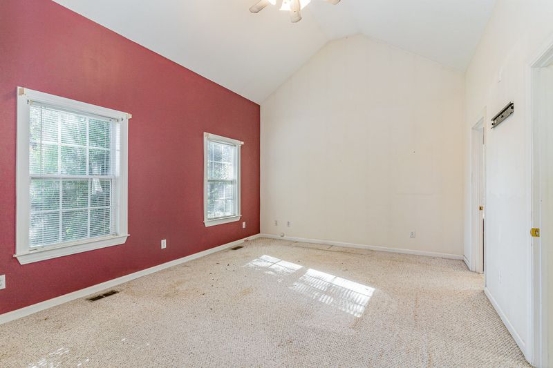 602 Red Fox Ct, Burns, TN 37029