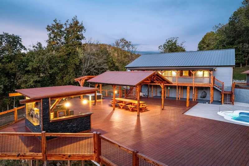43 Landfill Ln, Brush Creek, TN 38547
