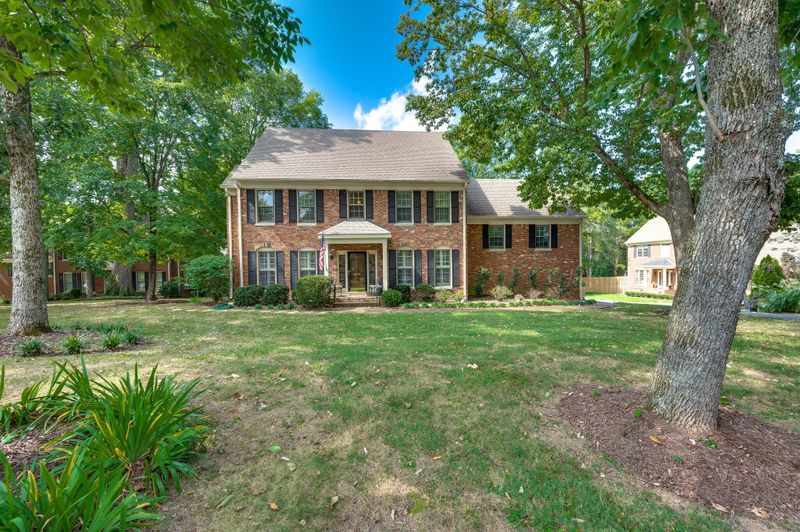 6319 Chickering Woods Dr, Nashville, TN 37215
