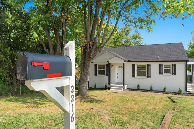 2216 Weona Dr, Nashville, TN 37214