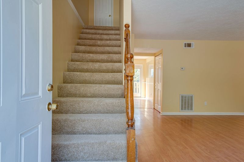 116 Five Oaks Dr, Nashville, TN 37217