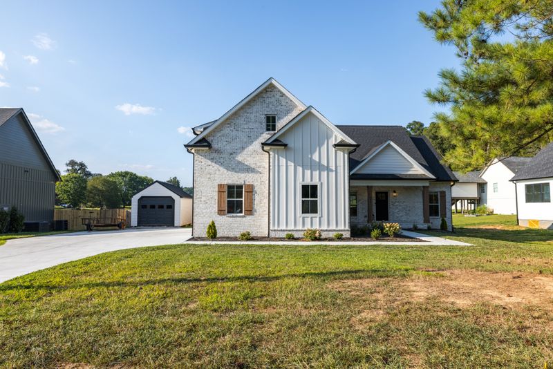 6027 Riverview Dr, Pegram, TN 37143