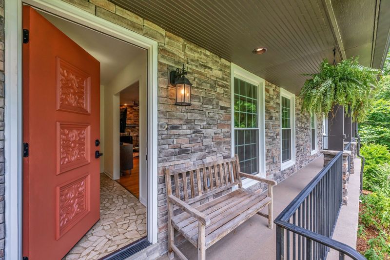 6817 Pennywell Dr, Nashville, TN 37205