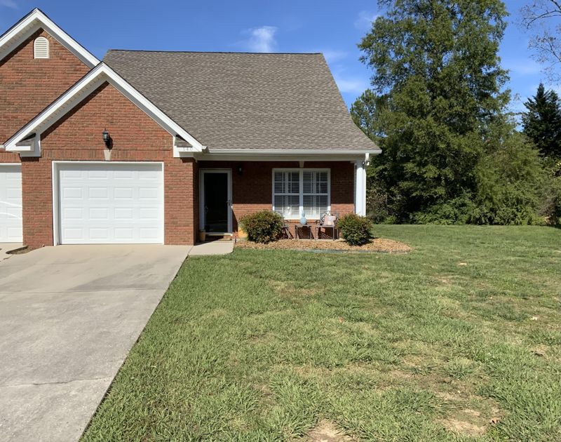 140 Briarstone Dr, Rossville, GA 30741