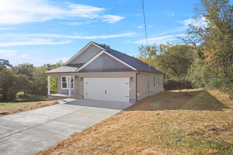 19 Circle Dr, Rossville, GA 30741