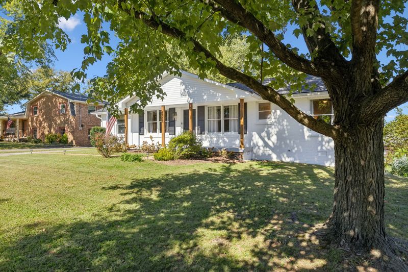 4733 Phoenix Dr, Hermitage, TN 37076