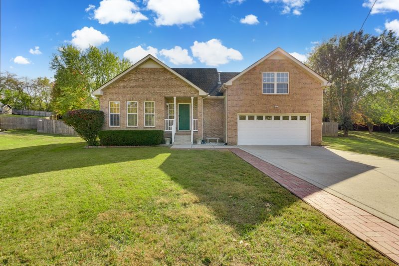 106 Chatsworth Ct, Hendersonville, TN 37075