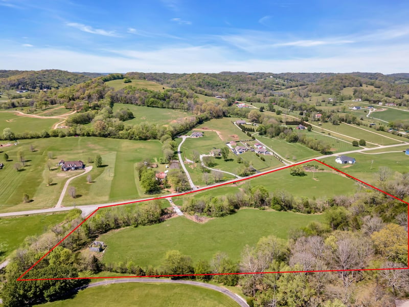3035 Valley Creek Rd, Culleoka, TN 38451