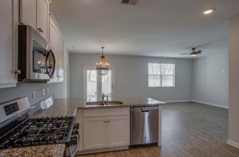 720 Prominence Rd, Columbia, TN 38401