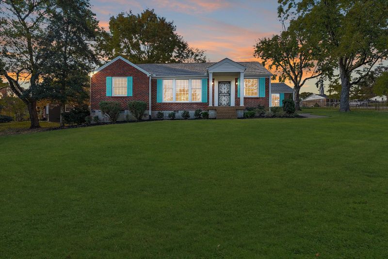 2319 Ridgecrest Dr, Nashville, TN 37216