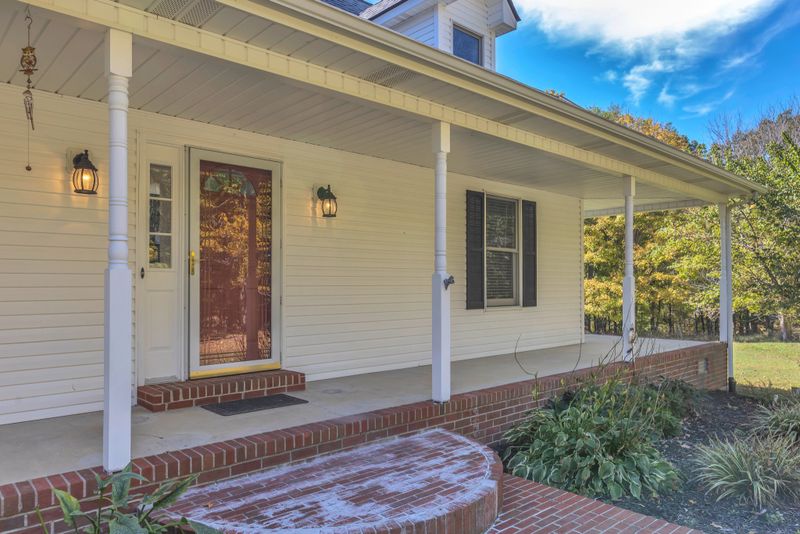 889 W Dry Hollow Rd, Dickson, TN 37055