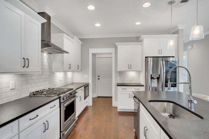 915 Mcclurkan Ave, Nashville, TN 37206