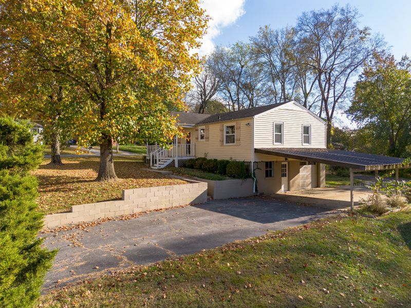 1940 Lynnwood Dr, Columbia, TN 38401