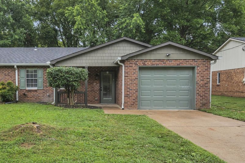 1426 E Cedar Ln, Madison, TN 37115