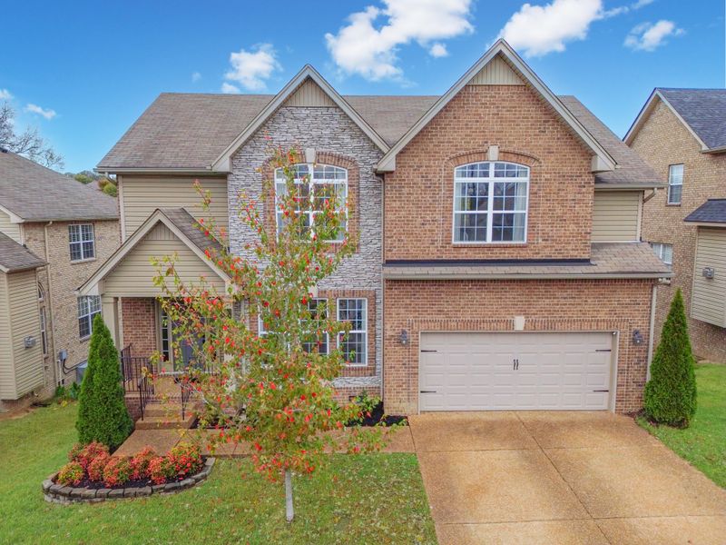 8009 Brockman Ln, Nashville, TN 37211