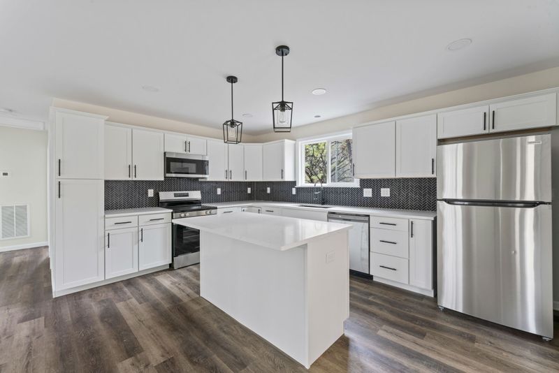 33 Estes Rd, Charlotte, TN 37036