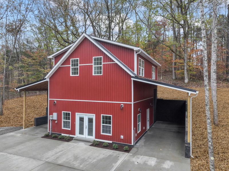33 Estes Rd, Charlotte, TN 37036