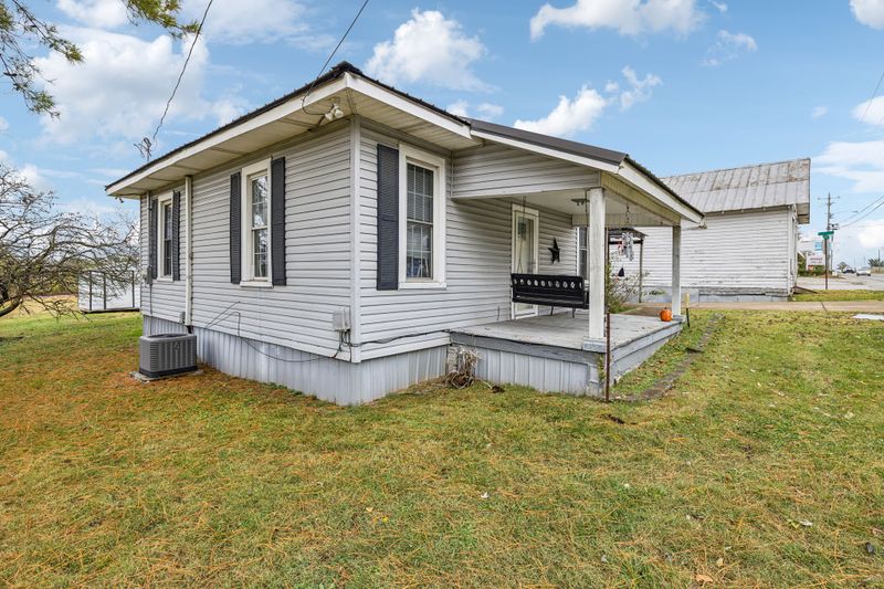1097 N Main St, Mount Pleasant, TN 38474