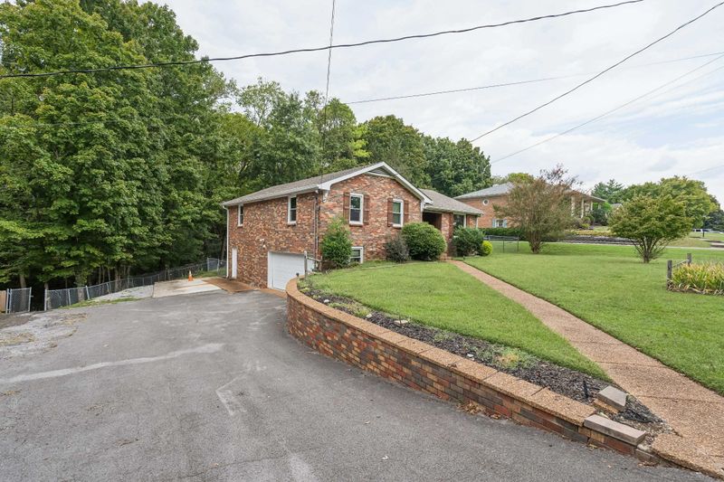 239 Green Harbor Rd, Old Hickory, TN 37138