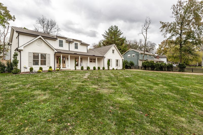 180 Meadowlake Dr, Hendersonville, TN 37075