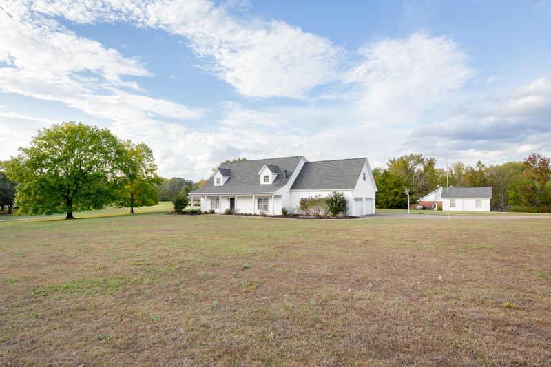 195 Oxford Dr, Killen, AL 35645