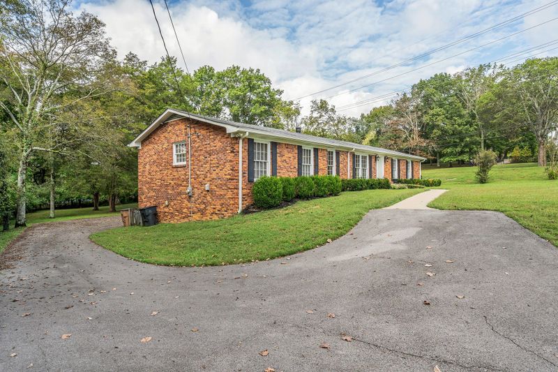533 Clematis Dr, Nashville, TN 37205