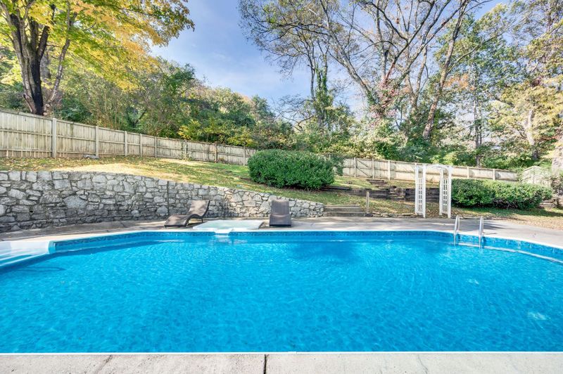 120 Montcastle Ct, Nashville, TN 37221
