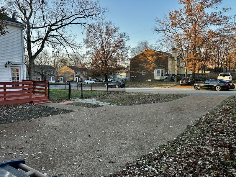 592 Castlegate Dr, Nashville, TN 37217