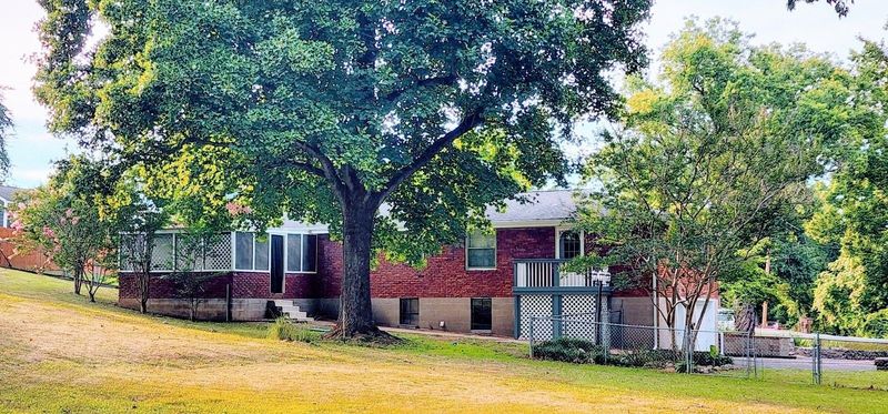 3850 Creekside Dr, Nashville, TN 37211