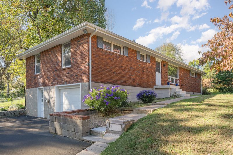 3850 Creekside Dr, Nashville, TN 37211