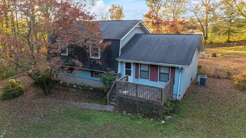 844 Mountain Leaf Dr, Tunnel Hill, GA 30755