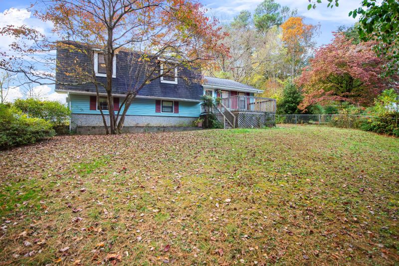 844 Mountain Leaf Dr, Tunnel Hill, GA 30755
