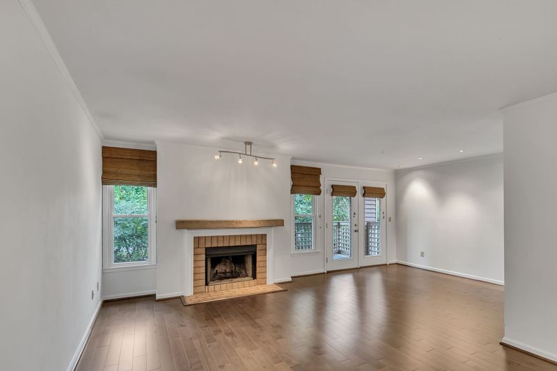 230 Hillsboro Pl, Nashville, TN 37215