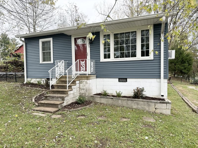31 Hilltop Cir, Hickman, TN 38567
