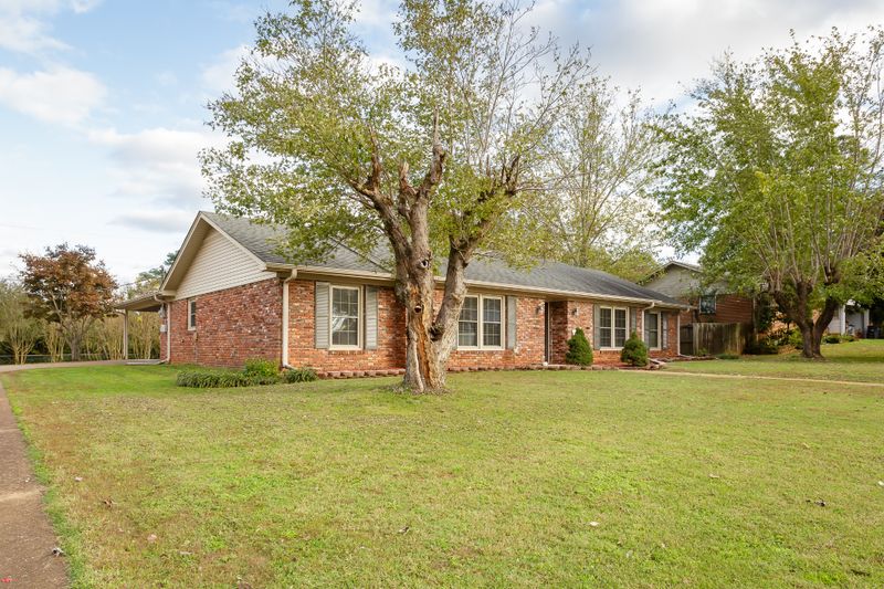 174 Chaparral Dr, Florence, AL 35630