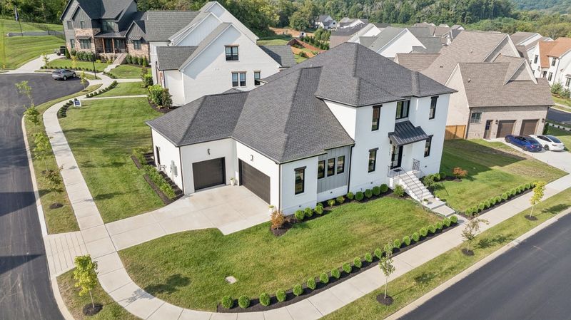 2193 Burgin Dr, Thompsons Station, TN 37179