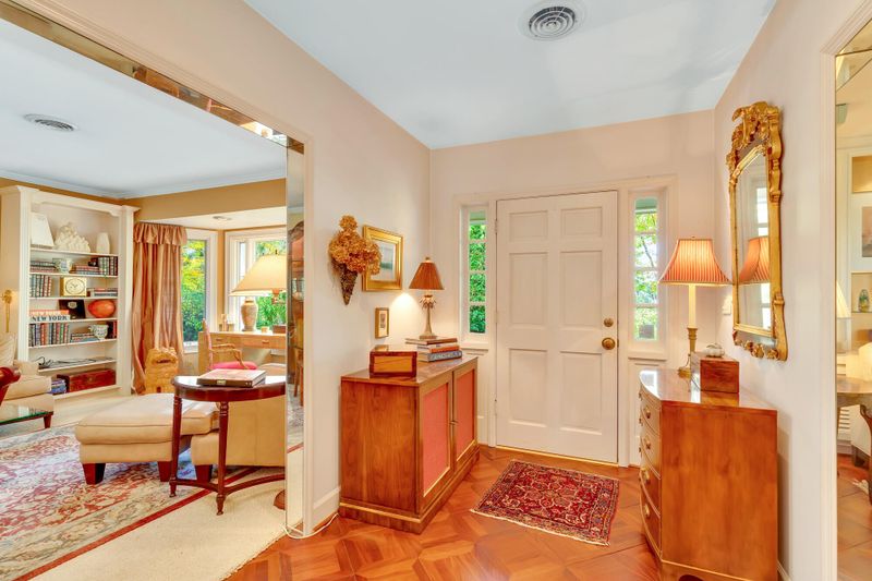 209 Frontier Bluff Rd, Lookout Mountain, GA 30750