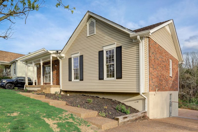 1545 Market Sq, Hermitage, TN 37076
