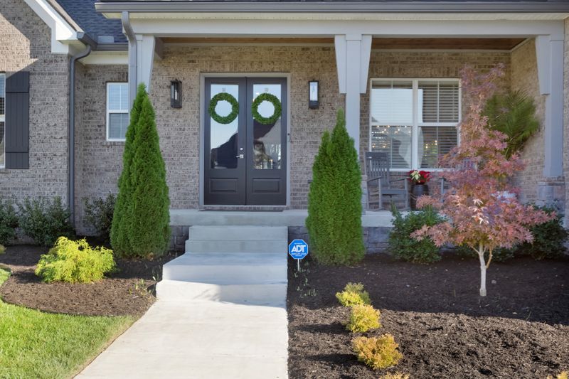 808 Regimental Dr, Hermitage, TN 37076