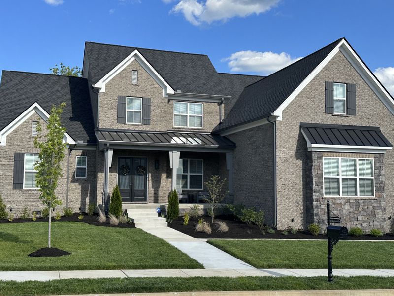 808 Regimental Dr, Hermitage, TN 37076