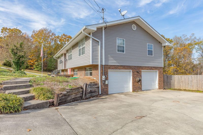 220 Ault Dr, Rocky Face, GA 30740