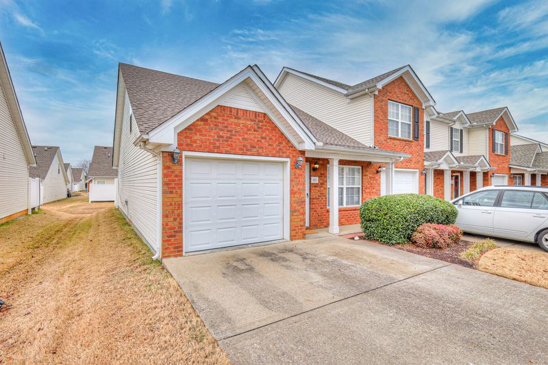 921 Wolves Den Pl, Murfreesboro, TN 37128