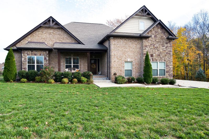 5052 Leeds Ct, Greenbrier, TN 37073