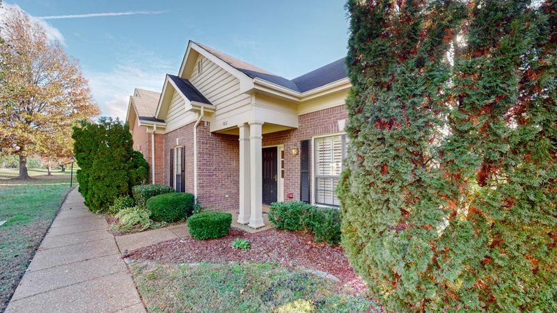 8812 Sawyer Brown Rd, Nashville, TN 37221