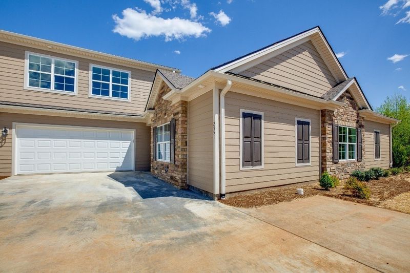 2676 Stonecenter Ln, Murfreesboro, TN 37128