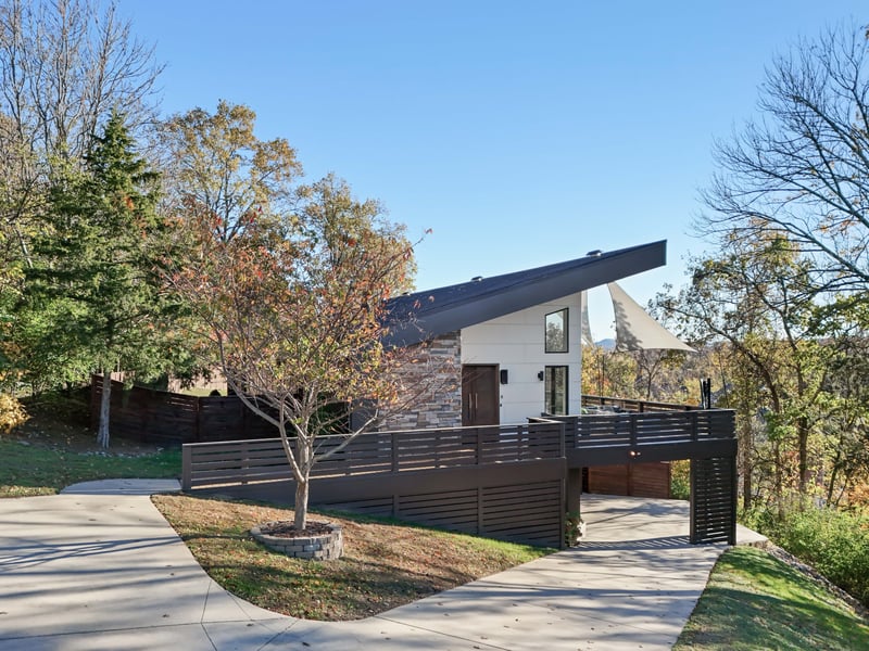 6048 Woodland Hills Dr, Nashville, TN 37211