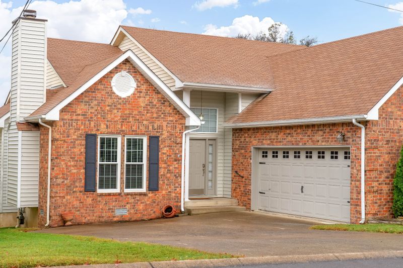 219 Cherry Hill Dr, Hendersonville, TN 37075