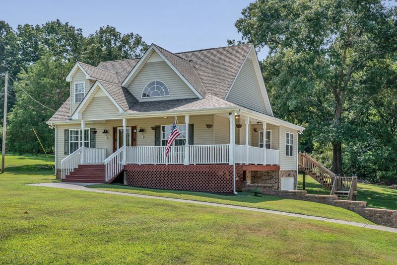 517 Aubrey Ln, Burns, TN 37029